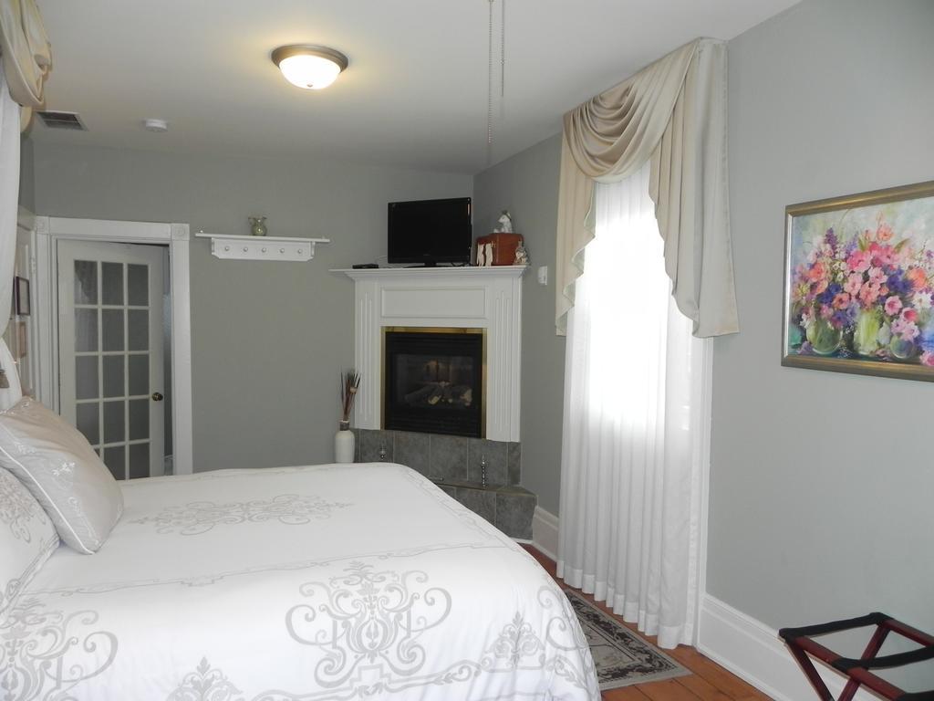 Brockamour Manor Bed And Breakfast Niagara-on-the-Lake Exterior foto