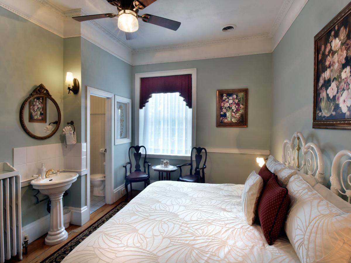 Brockamour Manor Bed And Breakfast Niagara-on-the-Lake Exterior foto